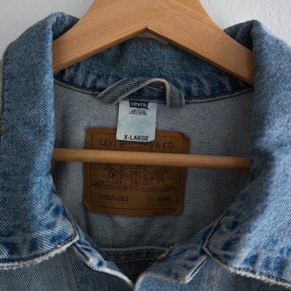 Vintage Levi's Men's Jean Jacket - Picture 4 of 6